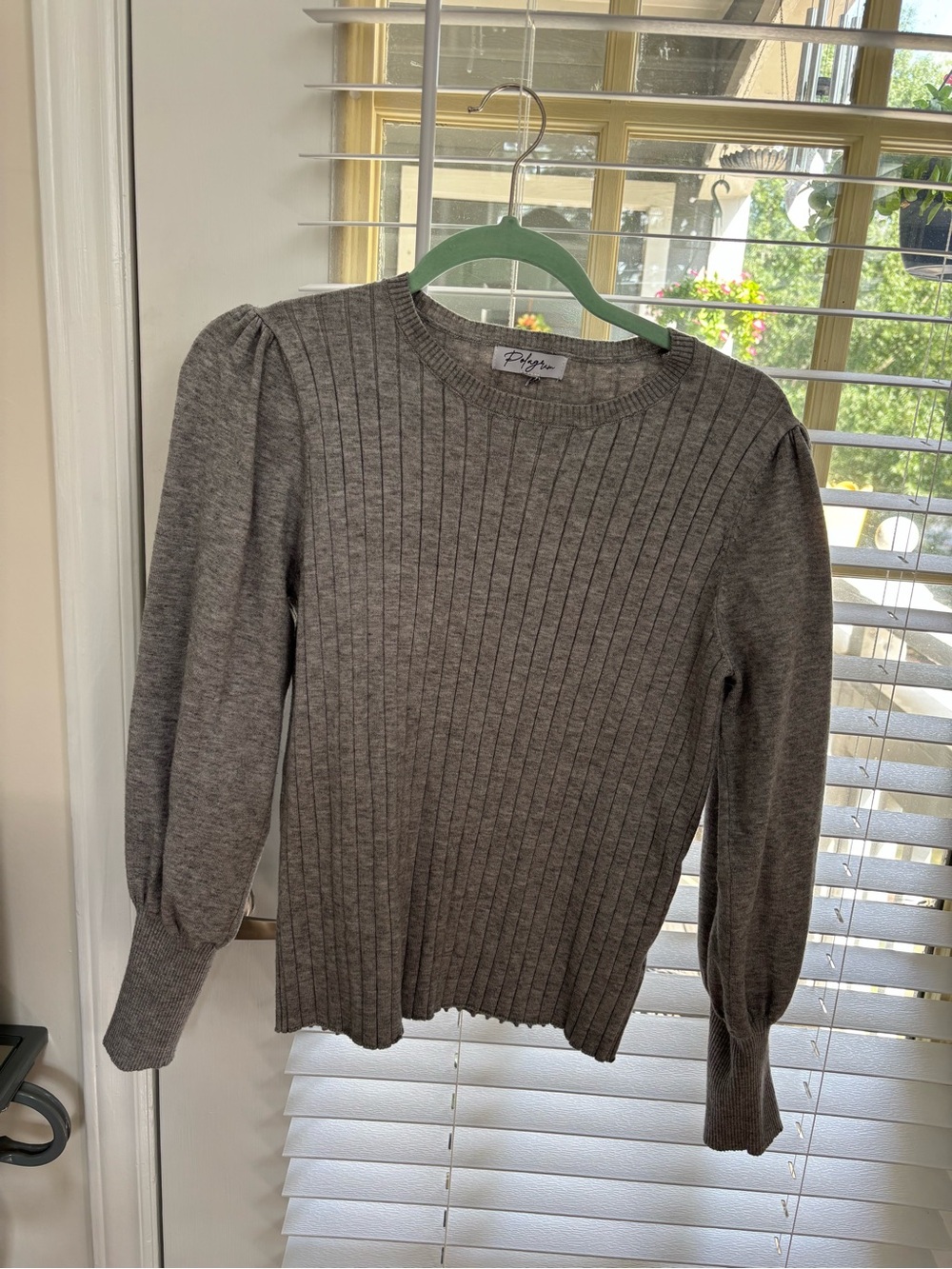 Ribbed Puff-Sleeve Crewneck Blouse - Gray